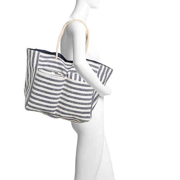 Dsw beach tote with mat and pillow - Picture 2 of 6